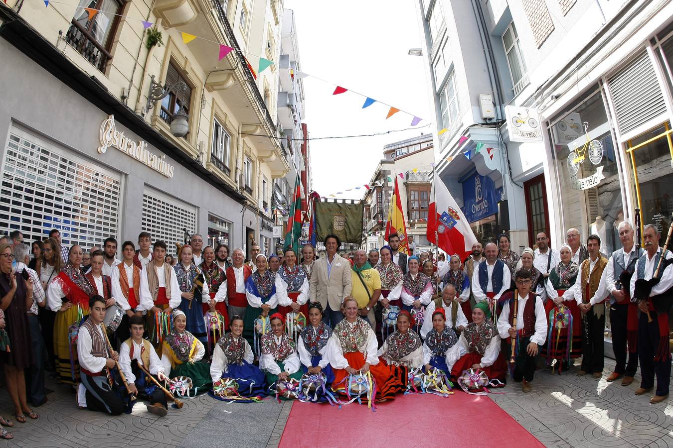 Fotos: El nombre de Poty ya luce en el &#039;Paseo de la Fama&#039; de Torrelavega