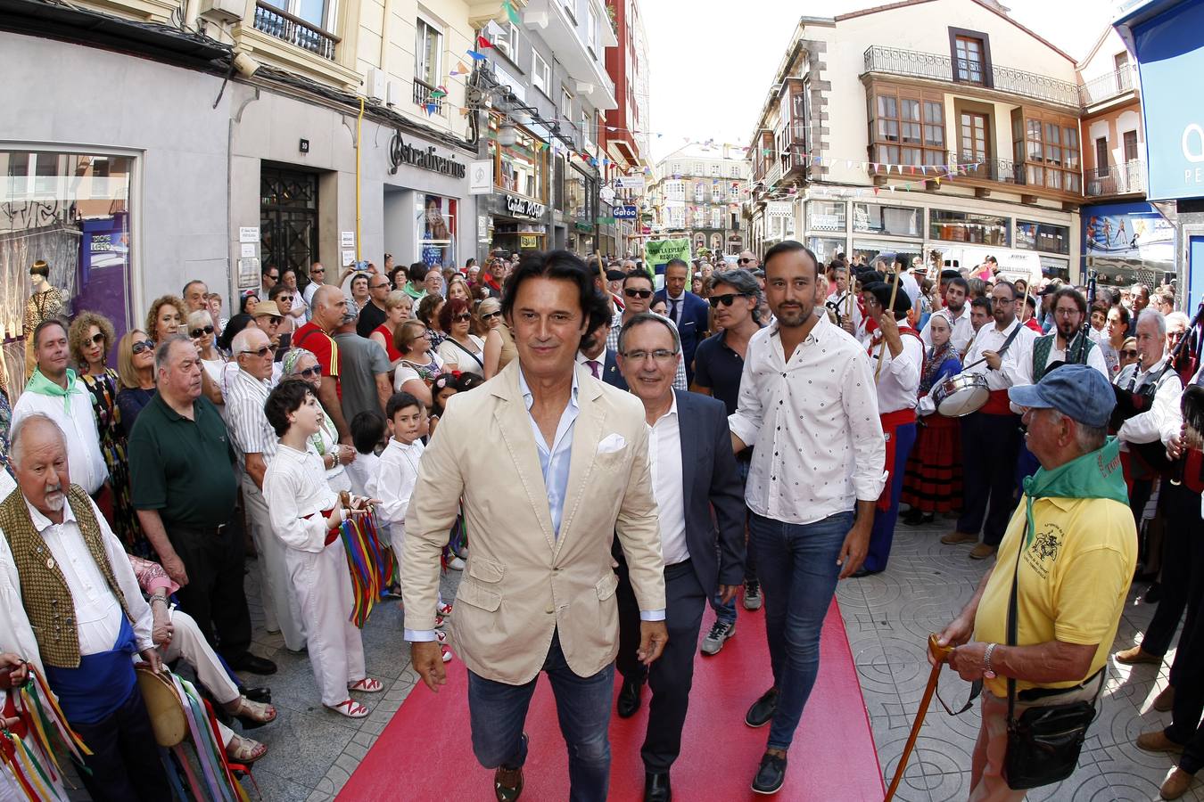 Fotos: El nombre de Poty ya luce en el &#039;Paseo de la Fama&#039; de Torrelavega