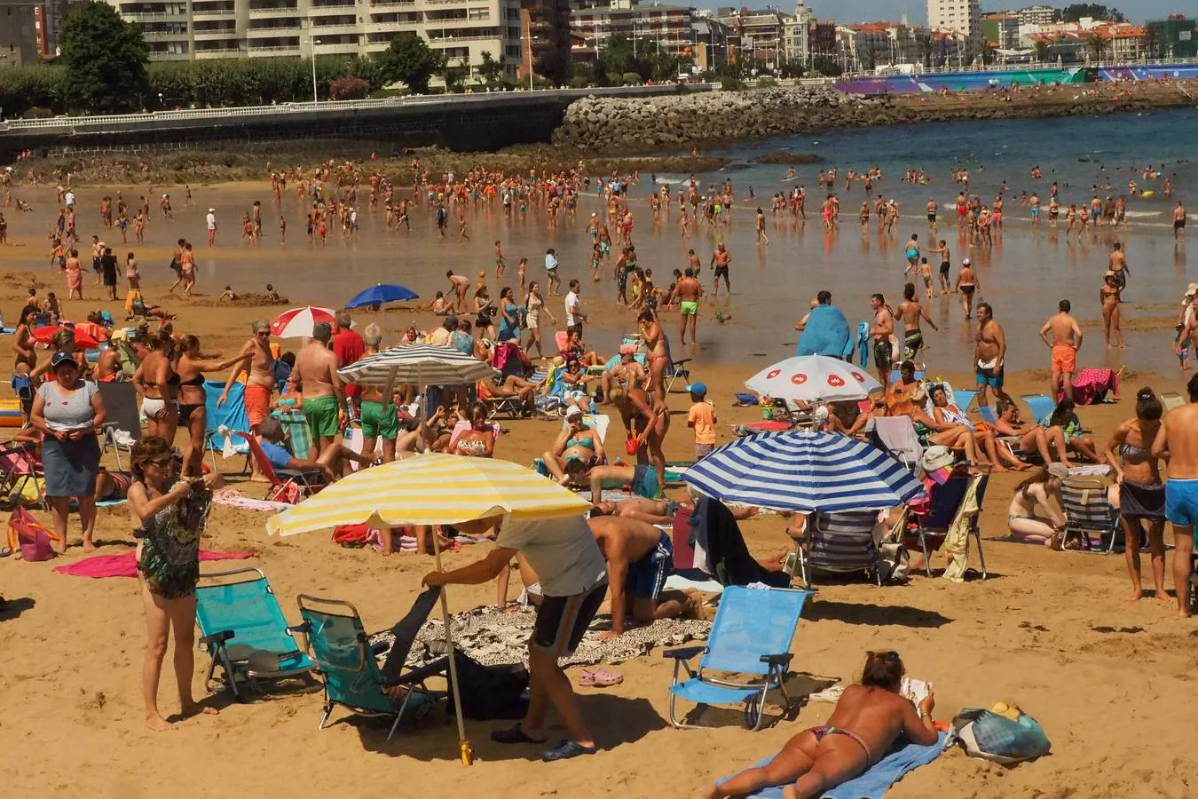 Fotos: Cuando calienta el sol...en Castro Urdiales