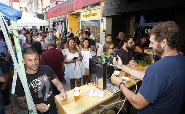 La feria de la cerveza fue un éxito de participación.