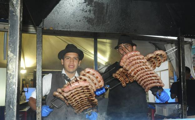 Festival Intercultural de las Naciones, puesto de comida.