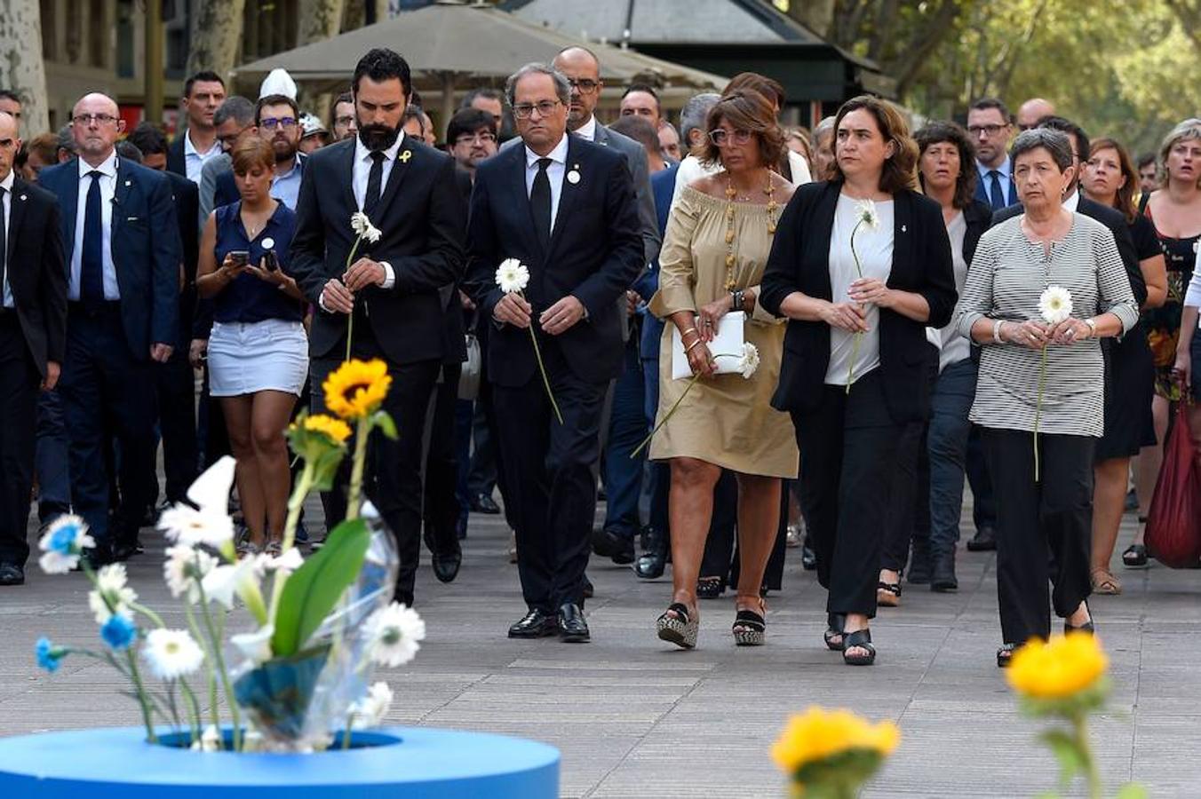 Barcelona recuerda a las víctimas de los atentados de Las Ramblas y Cambrils un año después.