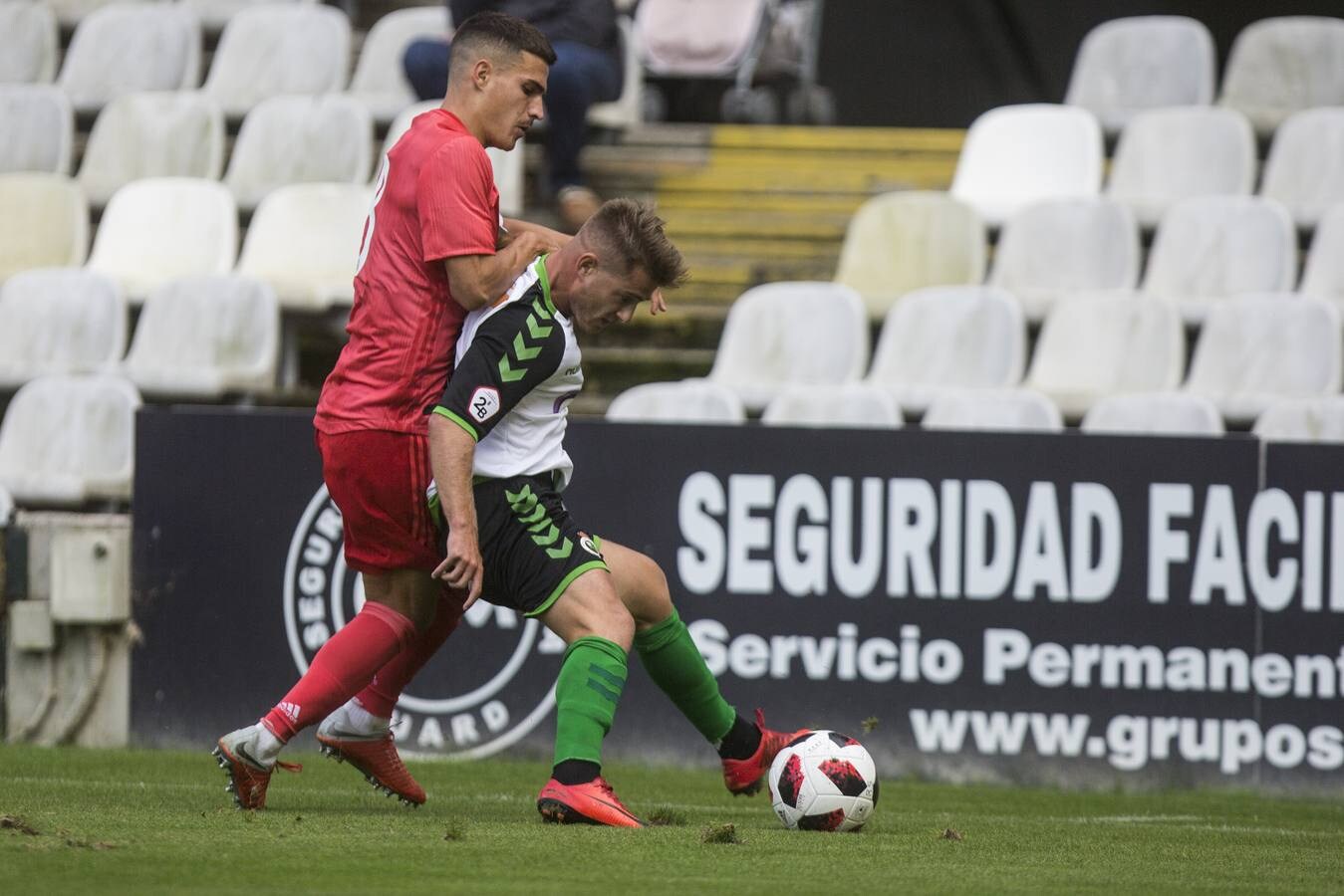 Fotos: Victoria del Racing y balón para Jon Ander