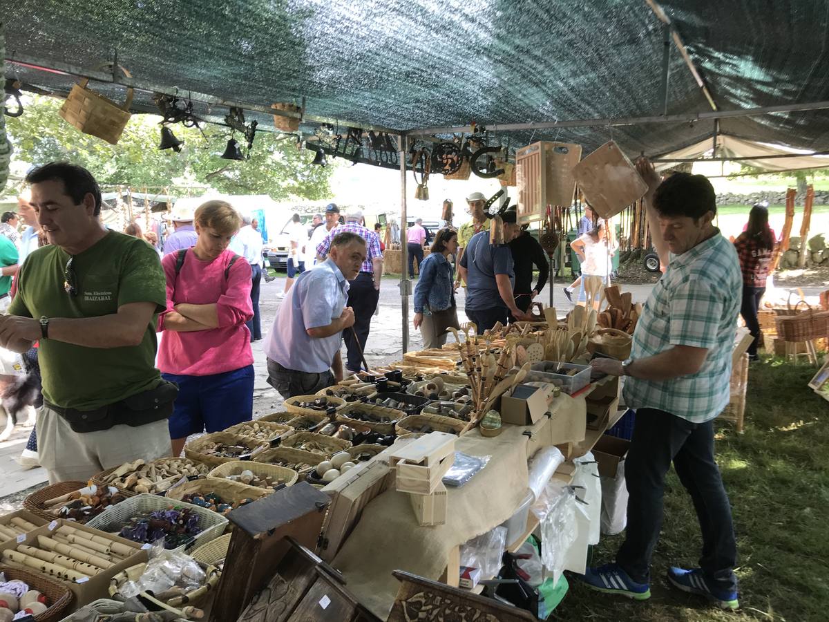 Numeroso público en la feria