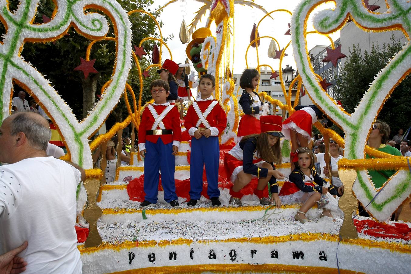 'El hombre de la Mancha' y 'Esculturas Móviles', ganadores en la Gala Foral de Torrelavega