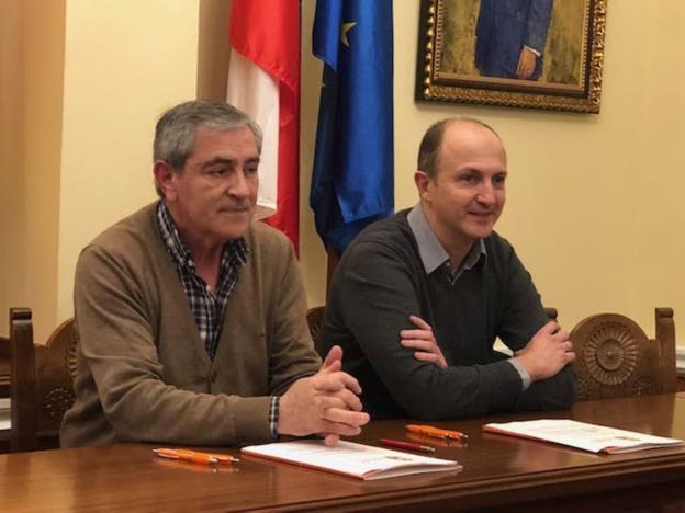 El alcalde de Suances durante la celebración de un pleno. :