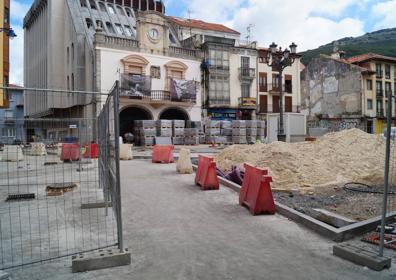 Imagen secundaria 1 - Obras en la Plaza de de la Villa y en la calle El Carmen, que se va a urbanizar esta zona para crear más aparcamiento y un espacio público.