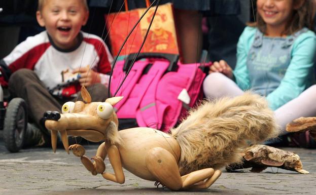 Espectáculo de marionetas en la calle.