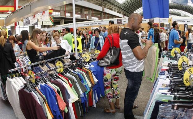 Un centenar de comercios participará en la Feria del Stock de Verano de Torrelavega