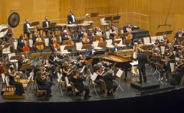 La Budapest Festival Orchestra, bajo la batuta de su director Ivan Fischer, en la velada de clausura. 
