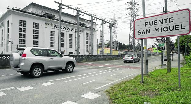 Los terrenos donde se ubica la central eléctrica de Viesgo, en La Turbera, enfrentan a Torrelavega y Reocín.