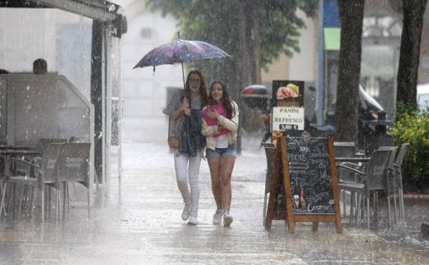 Una tormenta de verano, el pasado mes de junio en Torrelavega.