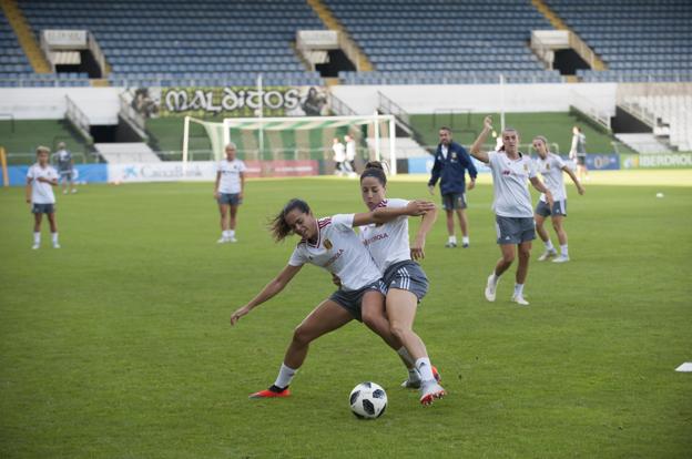 Las jugadoras de Finlandia se ejercitaron ayer en El Sardinero. 