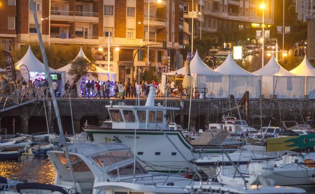 Música, treinta casetas y un día infantil en el programa en tierra de la IV Semana de la Vela