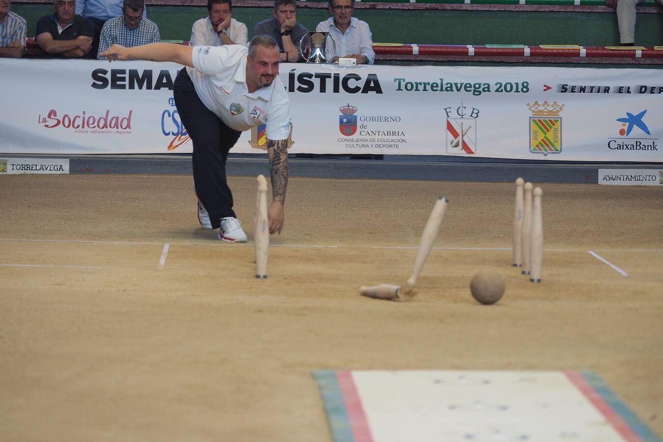 Su gran rival, Jesús Salmón, tuvo que conformarse con la segunda plaza, justo por delante de Víctor González, que cerró el podio en Torrelavega