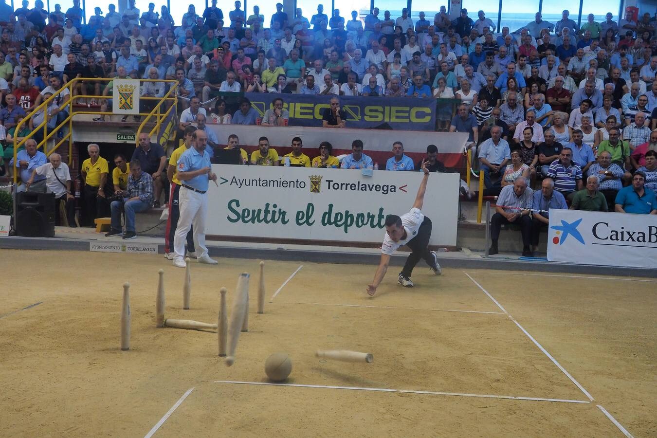 Su gran rival, Jesús Salmón, tuvo que conformarse con la segunda plaza, justo por delante de Víctor González, que cerró el podio en Torrelavega