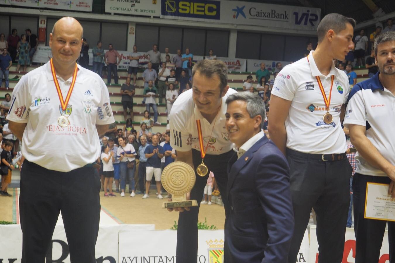 Su gran rival, Jesús Salmón, tuvo que conformarse con la segunda plaza, justo por delante de Víctor González, que cerró el podio en Torrelavega