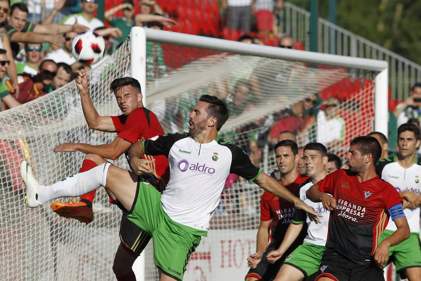 Fotos: La afición verdiblanca ya está en Mirada de Ebro