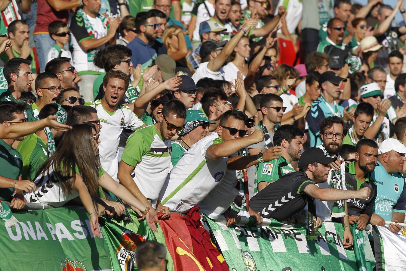 Fotos: La afición verdiblanca ya está en Mirada de Ebro