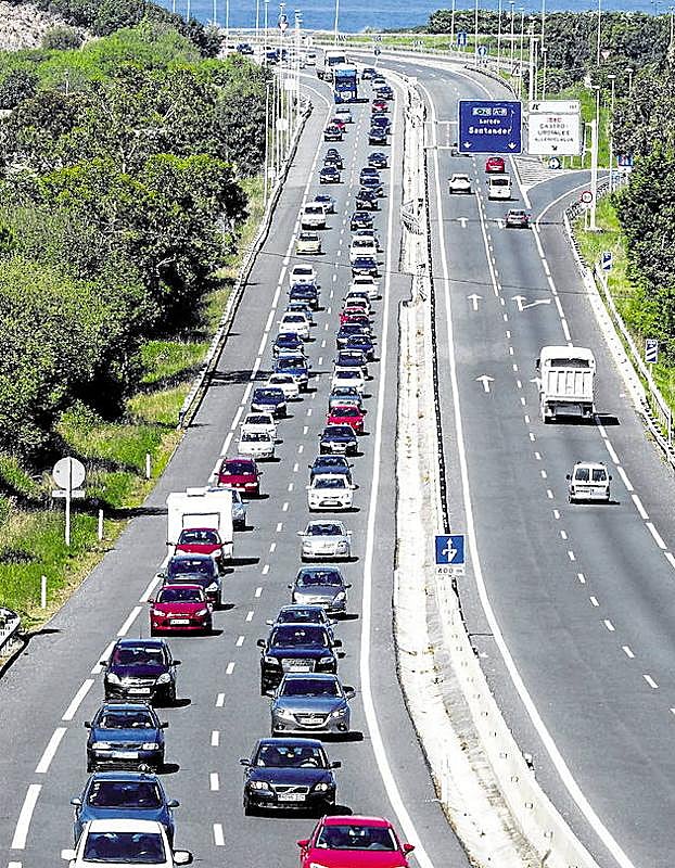 Castro Urdiales recibe un gran volumen de población en agosto.