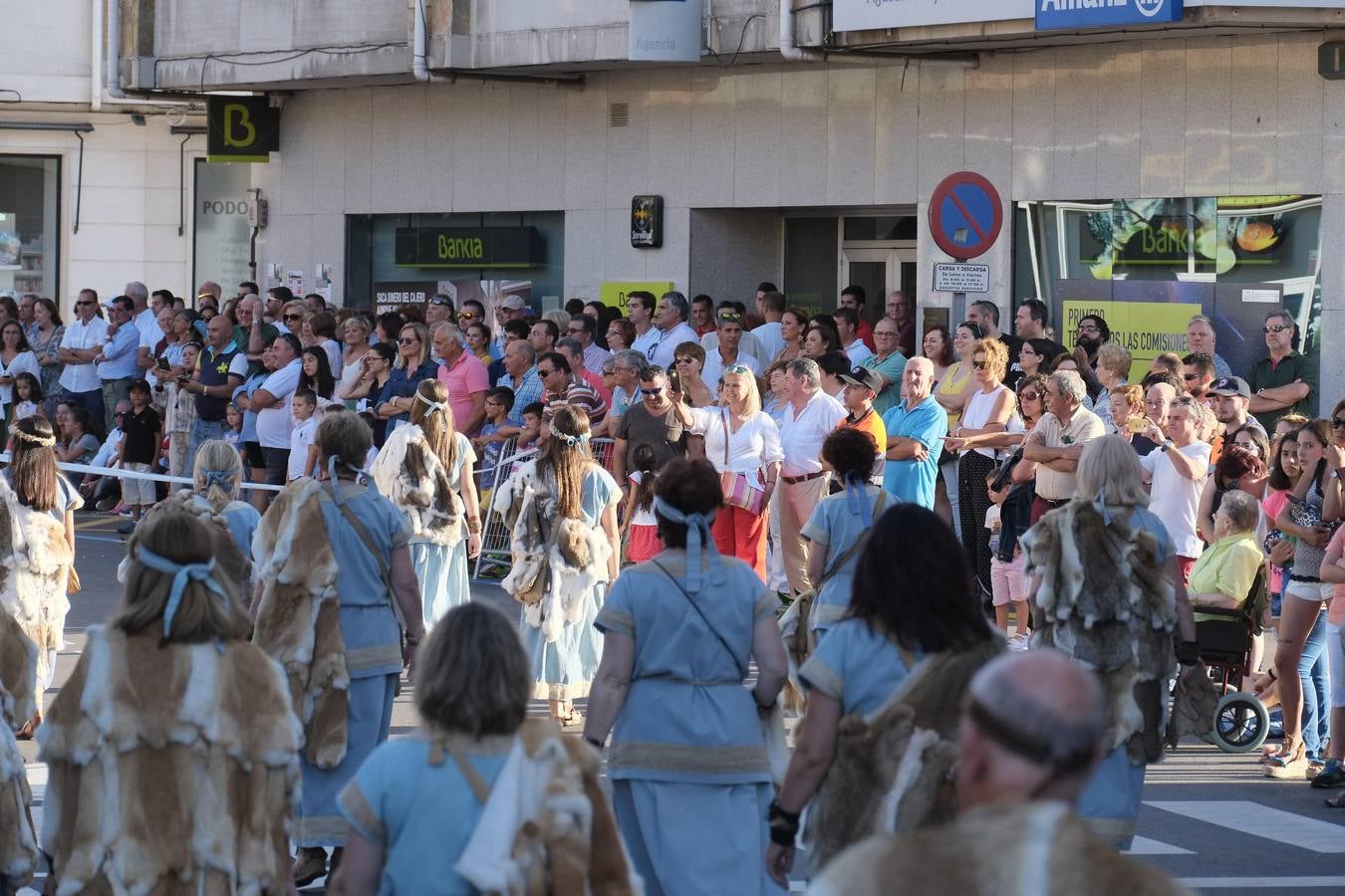 Cántabros y romanos acapararon la atención de un público entregado a la fiesta que cerró con su desfile general una multitudinaria edición 