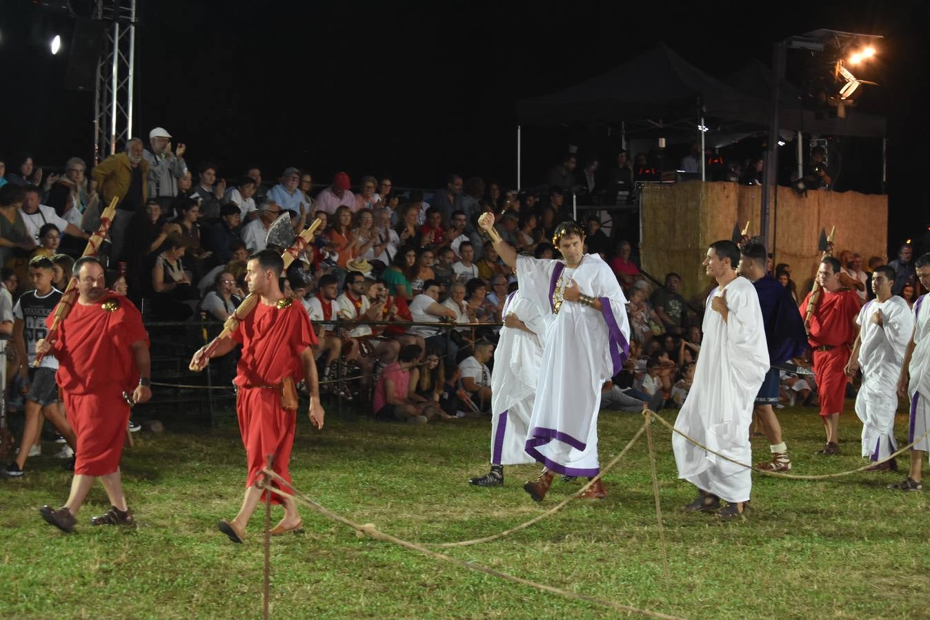 Los festejos llegan a su final con el reparto de miles de raciones de comida y un desfile en el que participarán más de 1.500 personas