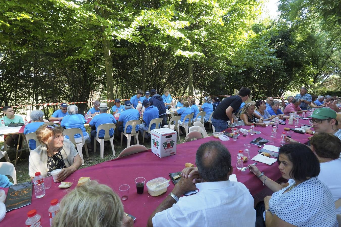 Fotos: Cocido montañés para celebrar en Punta Parayas la Fiesta de la Convivencia de los Pueblos