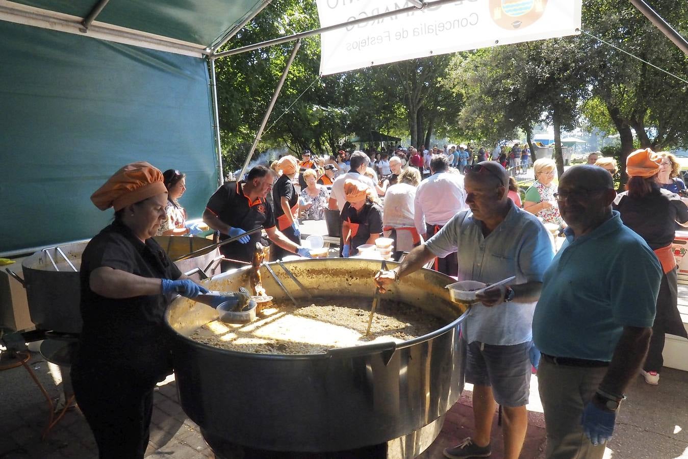 Fotos: Cocido montañés para celebrar en Punta Parayas la Fiesta de la Convivencia de los Pueblos