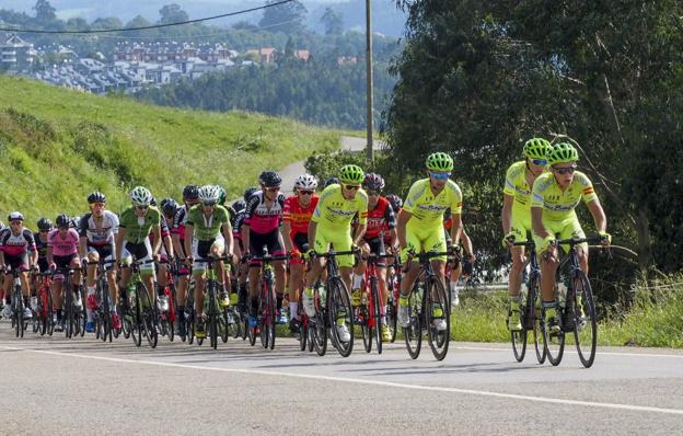 Los ciclistas volaron a más de 42 kilómetros por hora de media en la etapa con inicio y final en Vioño de Piélagos.