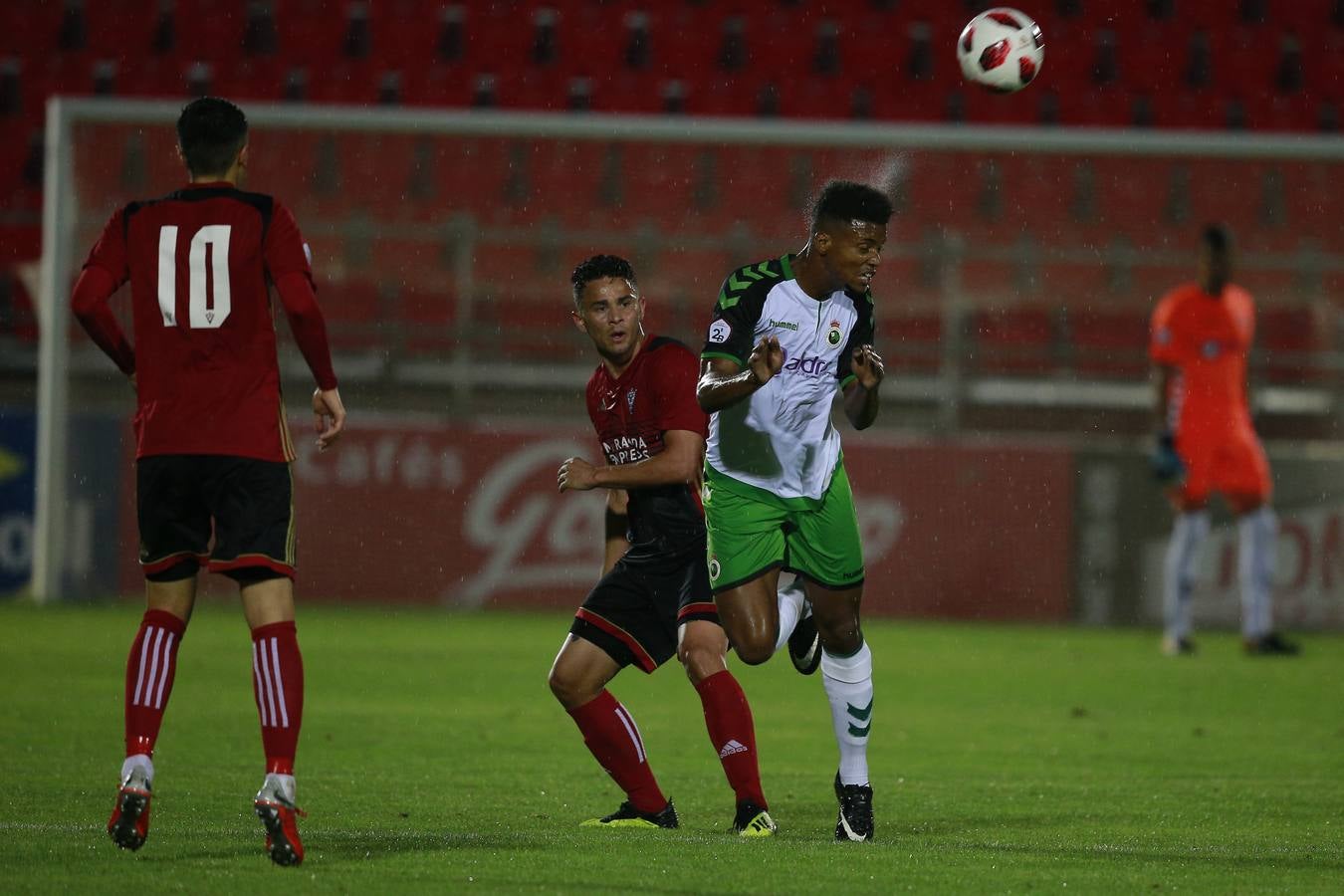 Fotos: Encuentro Mirandés-Racing de la Copa del Rey