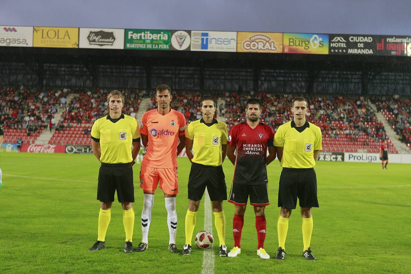 Fotos: Encuentro Mirandés-Racing de la Copa del Rey