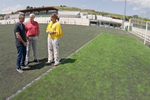 El campo del estadio del Pilar de Guarnizo está siendo objeto de una mejora por parte del equipo de gobierno. 