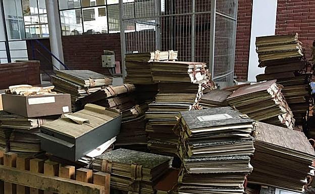 PSOE y PRC piden una Comisión de Cultura extraordinaria sobre el «abandono» de miles de legajos históricos