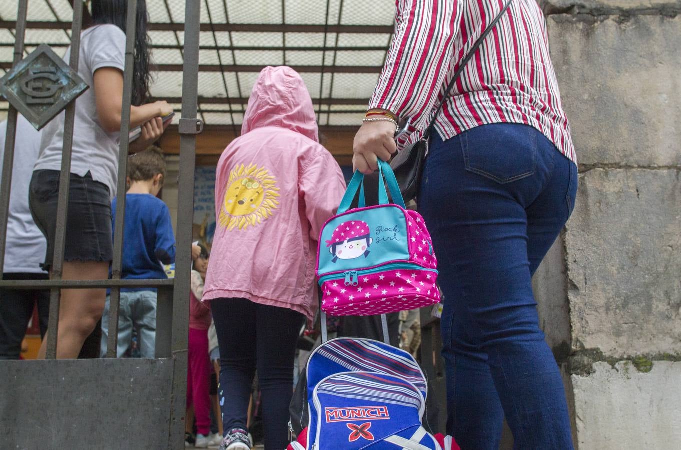 Fotos: La vuelta al &#039;cole&#039; en una jornada de huelga de maestros