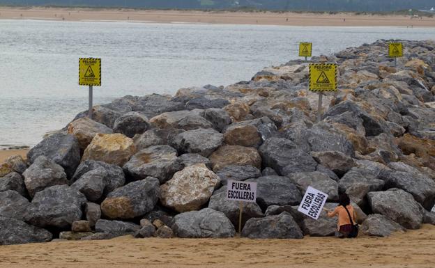 La plataforma contra los diques de La Magdalena confía en que este mes se anuncie la paralización de las obras