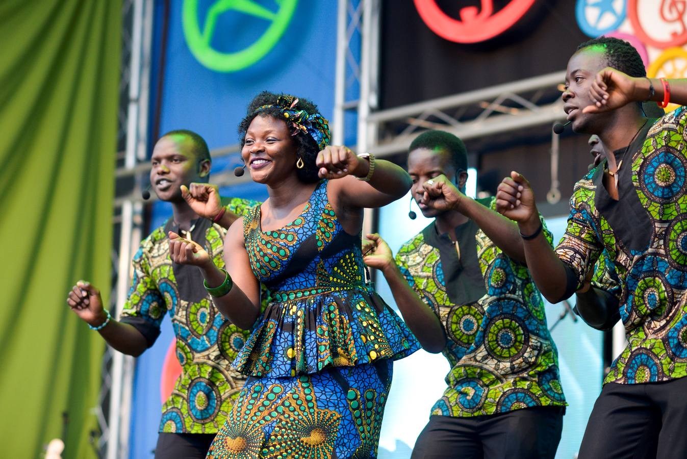 Aba Taano, en medio de su espectáculo. 