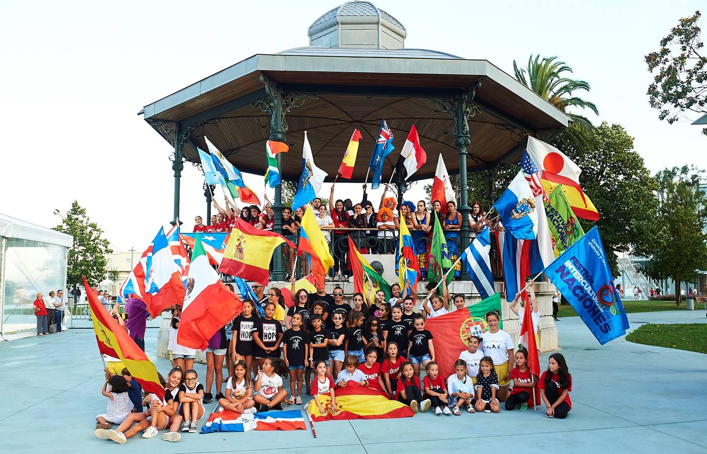 Los niños que se sumaron a la celebración del festival. 