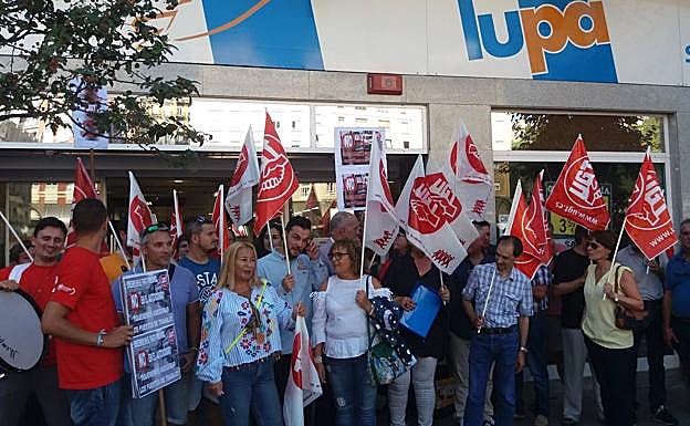 UGT seguirá con las movilizaciones contra las cajas de autocobro de Lupa