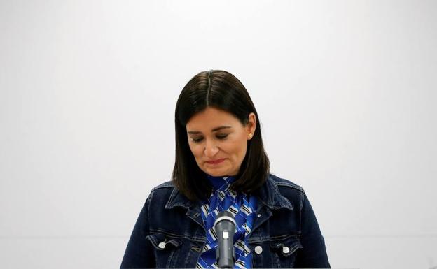 Carmen Montón, en la rueda de prensa en que anuncia su dimisión. 