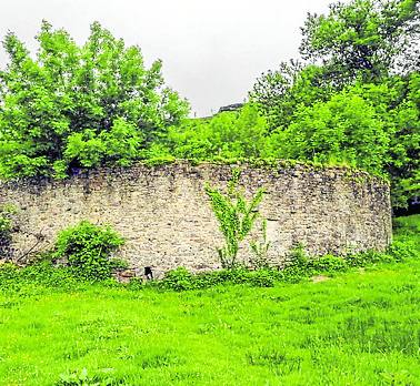 Caserío redondo. Bien Inventariado en 2002. Está en «avanzado deterioro» con las cubiertas derrumbadas 