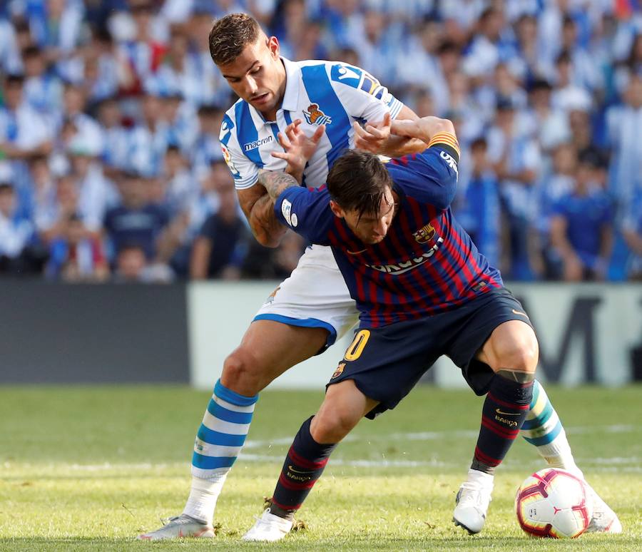 El conjunto azulgrana se llevó los tres puntos en Anoeta, tras un partido en el que la Real Sociedad comenzó adelantándose pero en el que el Barcelona se impuso gracias a los goles de Luis Suárez y Dembélé