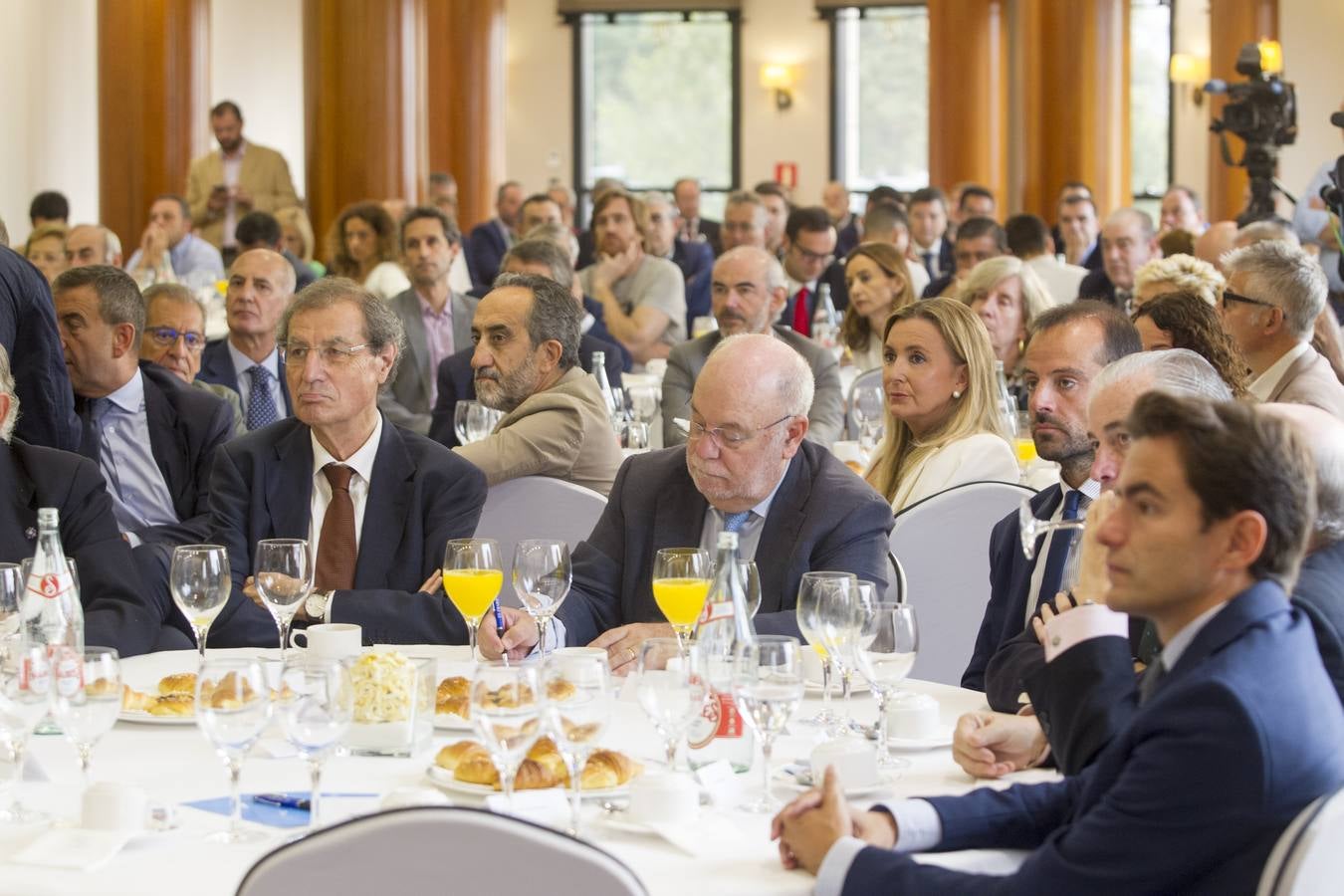 Fotos: Carlos Solchaga en el Foro Económico de El Diario Montañés