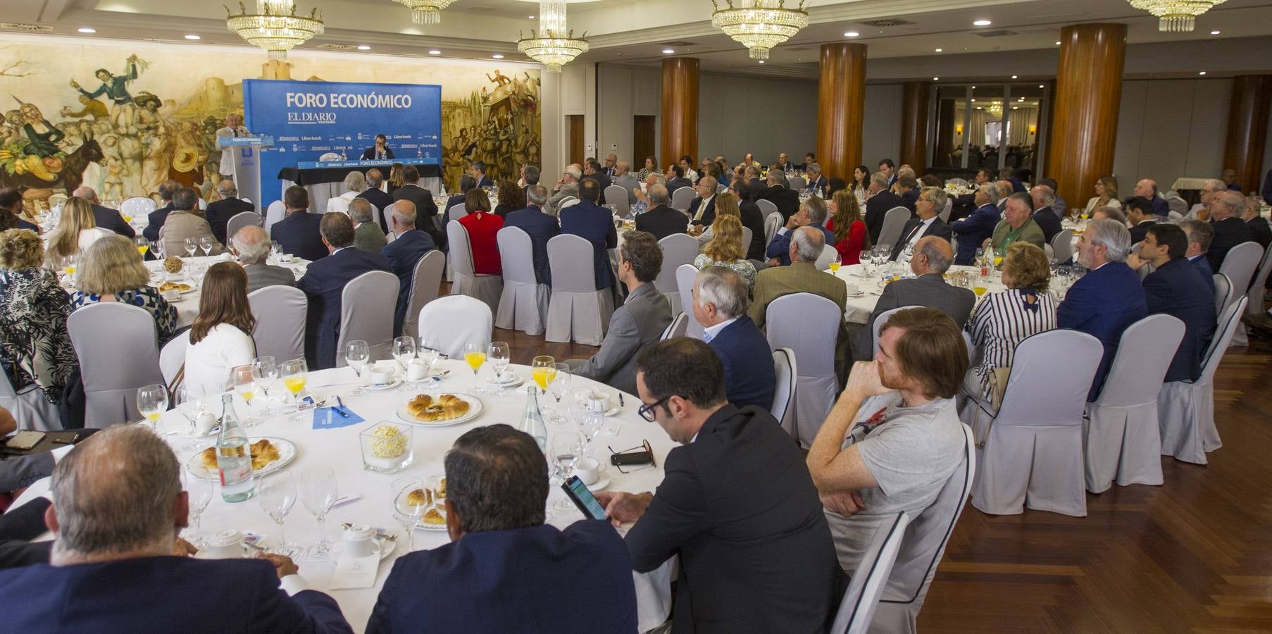 Fotos: Carlos Solchaga en el Foro Económico de El Diario Montañés