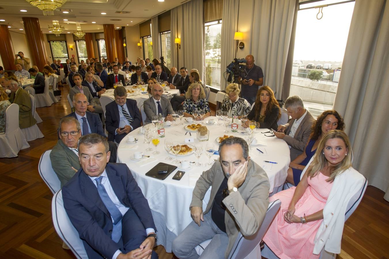 Fotos: Carlos Solchaga en el Foro Económico de El Diario Montañés