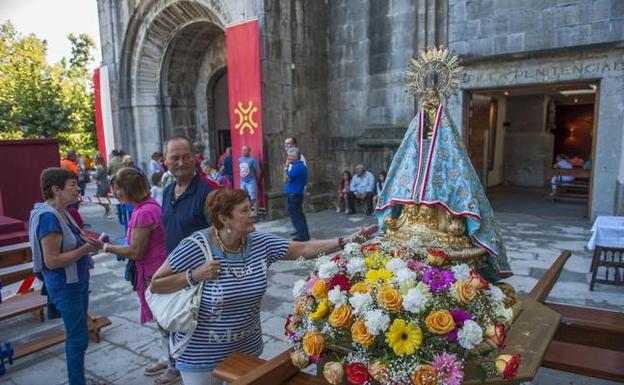 Alternativa Española critica el uso del lábaro en los actos religiosos de la Bien Aparecida