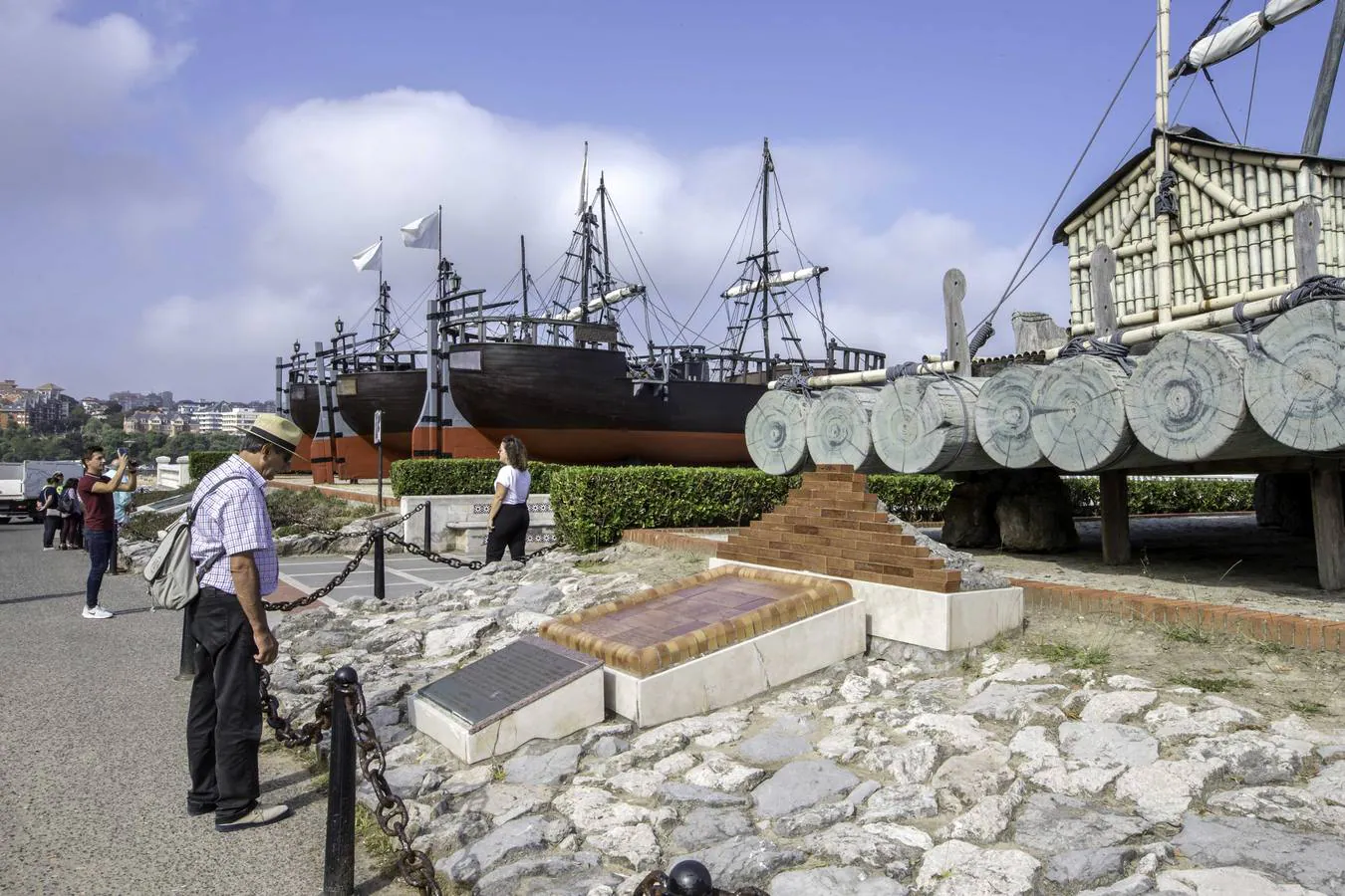 El Ayuntamiento restaura los barcos con los que el explorador Vital Alsar navegó hace cuarenta años desde México hasta Santander 