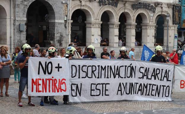 Los sindicatos vuelven a rechazar el plan el equipo de Gobierno para integrar a los bomberos de Castro Urdiales