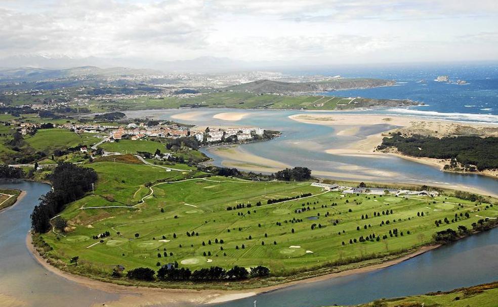 La desembocadura del Pas y el campo de golf que llevará el nombre de Celia Barquín Arozamena.
