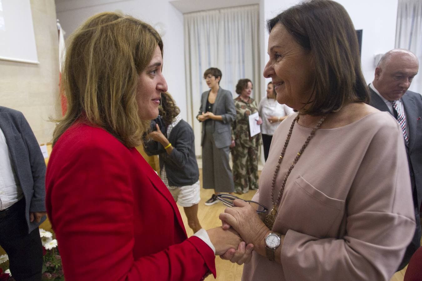 Veinte letrados, profesores universitarios y representantes políticos procedentes de diversos puntos de la geografía española debaten sobre la reforma de la Constitución con motivo de su 40 aniversario en el Parlamento de Cantabria