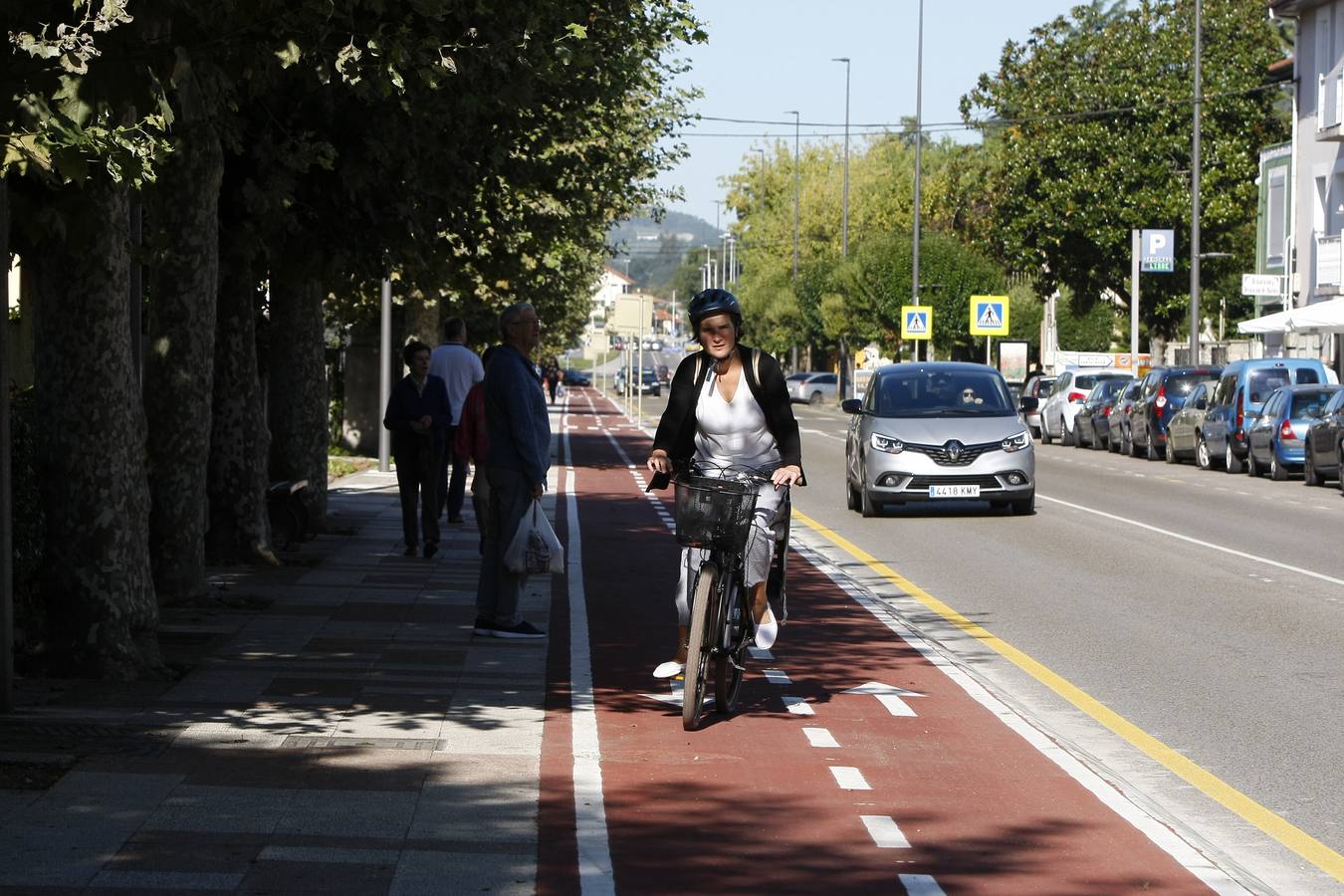 Fotos: Así es el primer carril bici que entra en la ciudad de Torrelavega